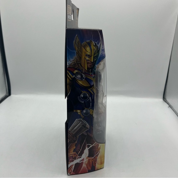 Marvel Legends Thor Love and Thunder - Thor w/ Stormbreaker Axe 6" Action Figure - Picture 10 of 12